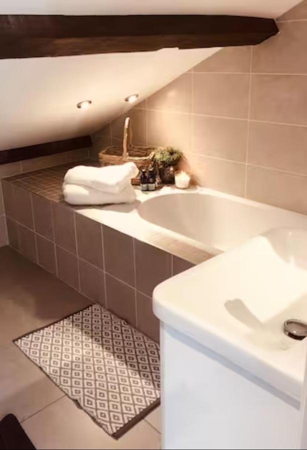Pass The Keys Old Beams Luxury Style & Comfort In Town Centre 베이크웰 외부 사진