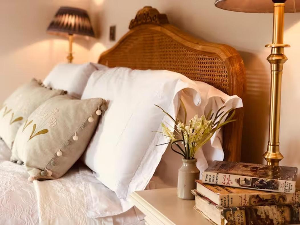 Pass The Keys Old Beams Luxury Style & Comfort In Town Centre 베이크웰 외부 사진